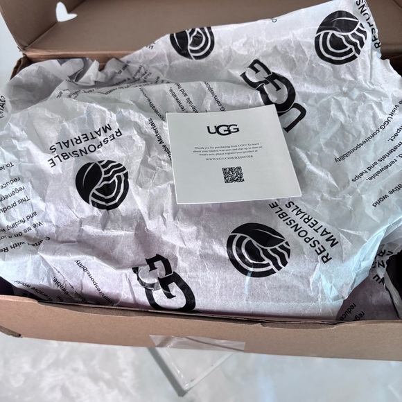 UGG Women's Cozy Knit Slipper Samba Red, Size US 9 - Picture 7 of 7